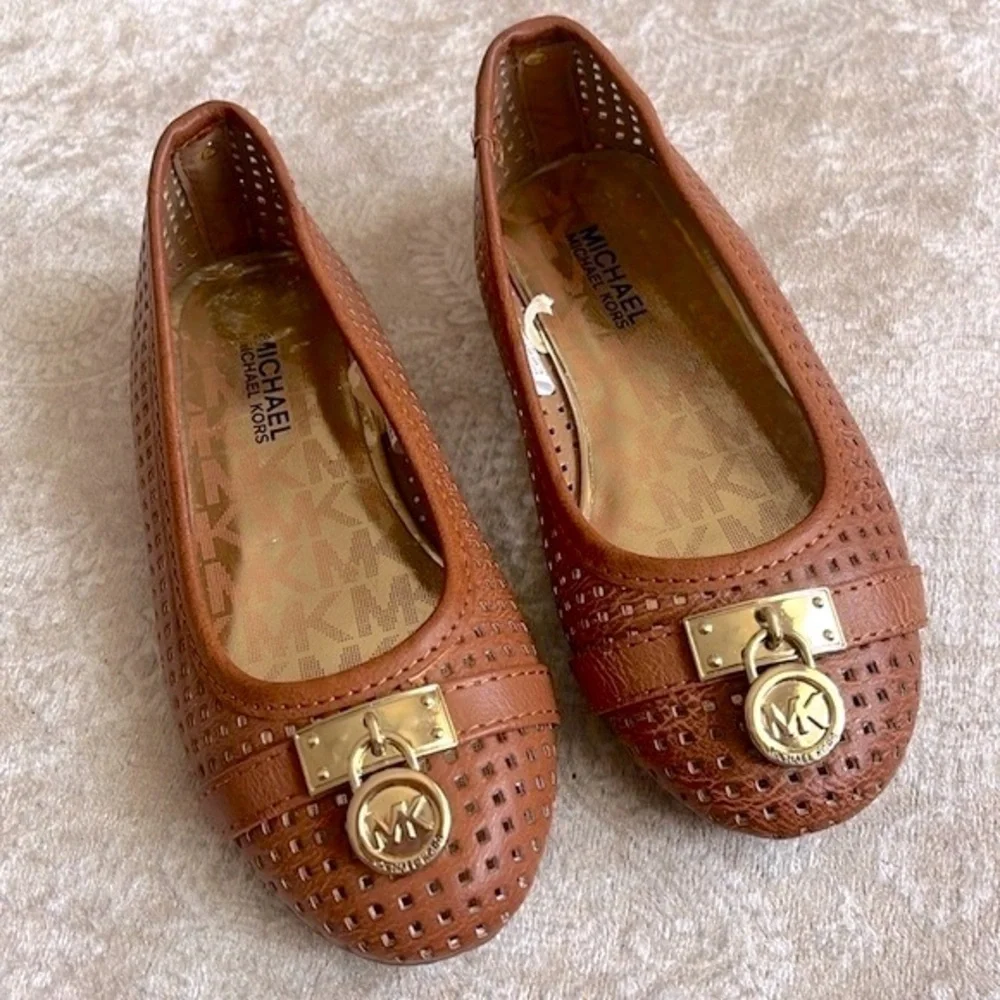 Brand New Michael Kors Yvette Cognac Flats Slip On Shoes Gold Tone Locket Accent